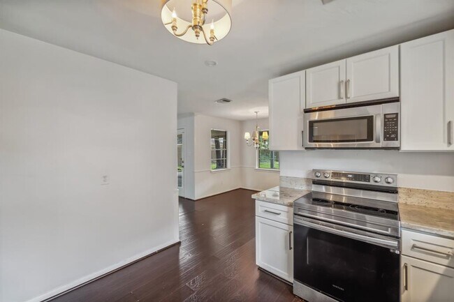 Building Photo - 1823 Saddlecreek Dr