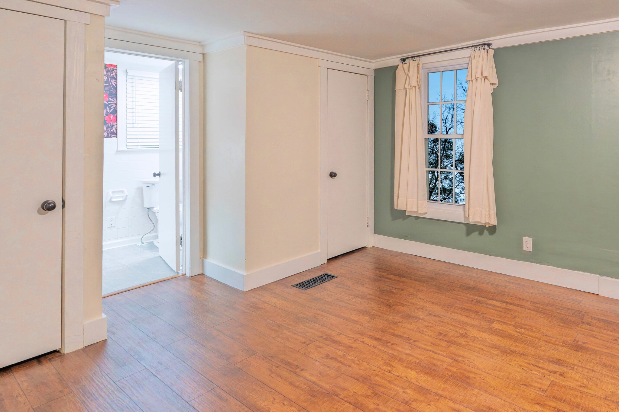 Building Photo - 104 Rosewood Dr