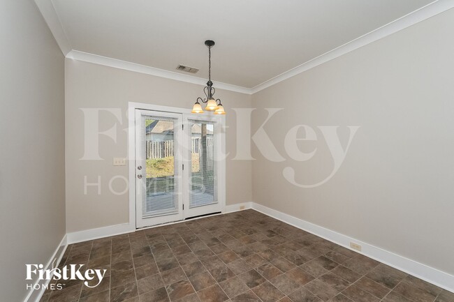 Building Photo - 2044 Highview Way