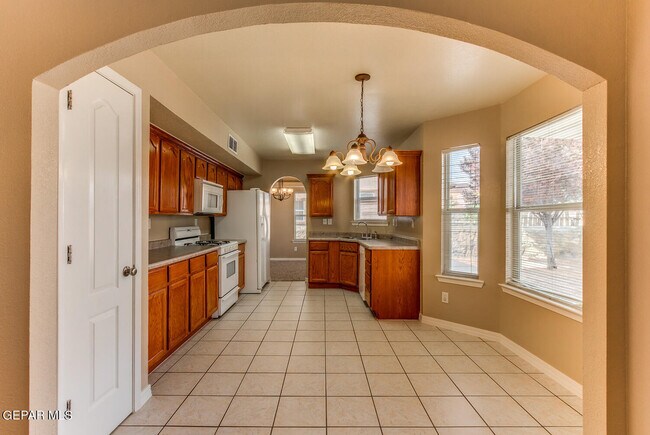 Building Photo - 628 Paseo Hermoso Dr