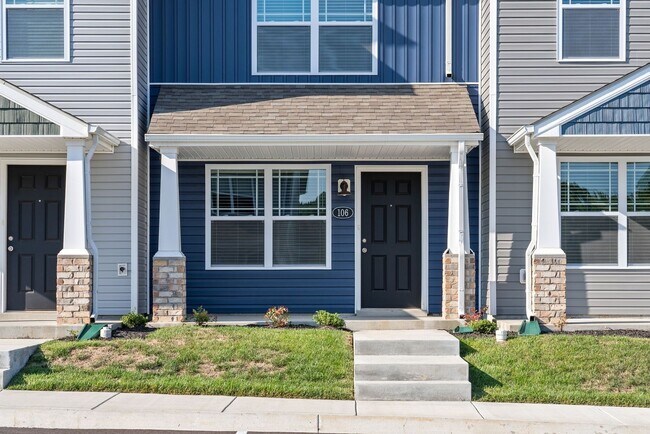 Building Photo - 2 Bedroom Condo For Rent Near Madison Street!