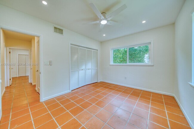 Building Photo - 1435 Blue Rd