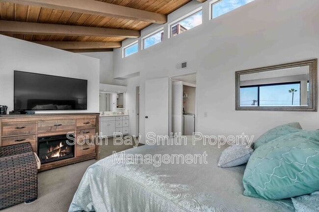 Building Photo - 420 Palos Verdes Blvd