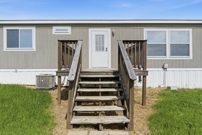 Building Photo - 303 Mesa Rdg