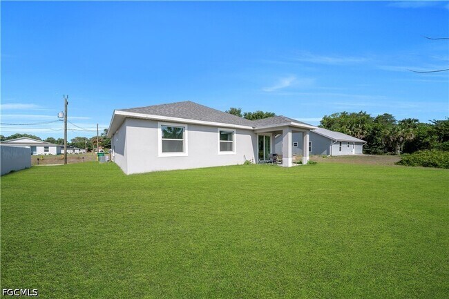 Building Photo - 1064 Calumet Cir