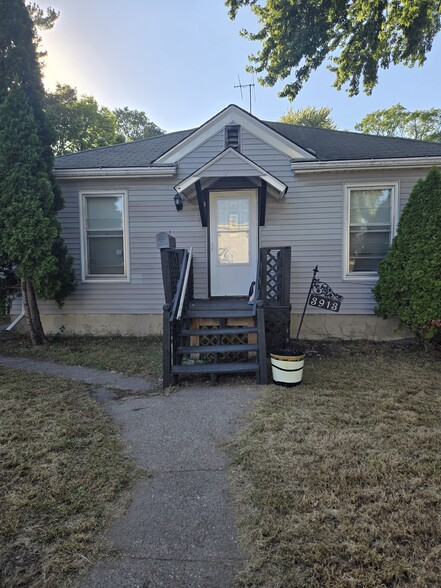 Building Photo - 3913 Thomas Ave N