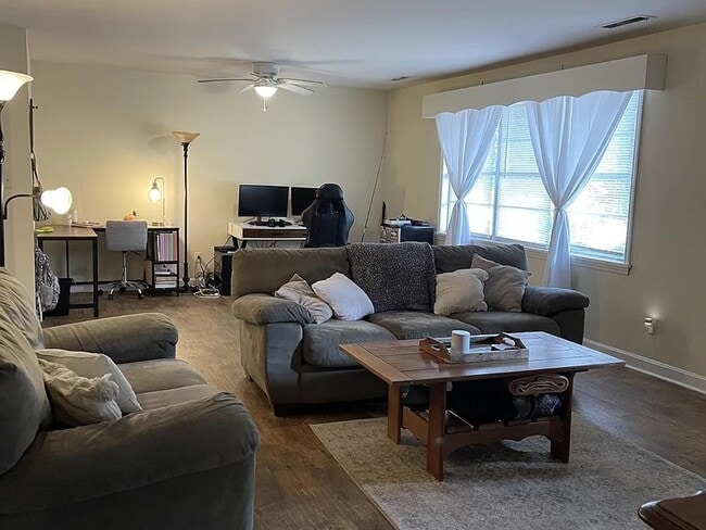 Building Photo - 1502 Mike Ann Dr