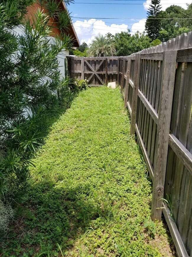 Building Photo - ~3/1~Sherman Ave~Cute home with fenced bac...