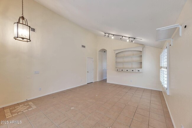 Primary Photo - 2312 E Williams Dr