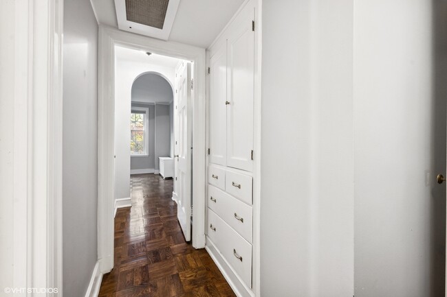 Building Photo - 73 E Elm St