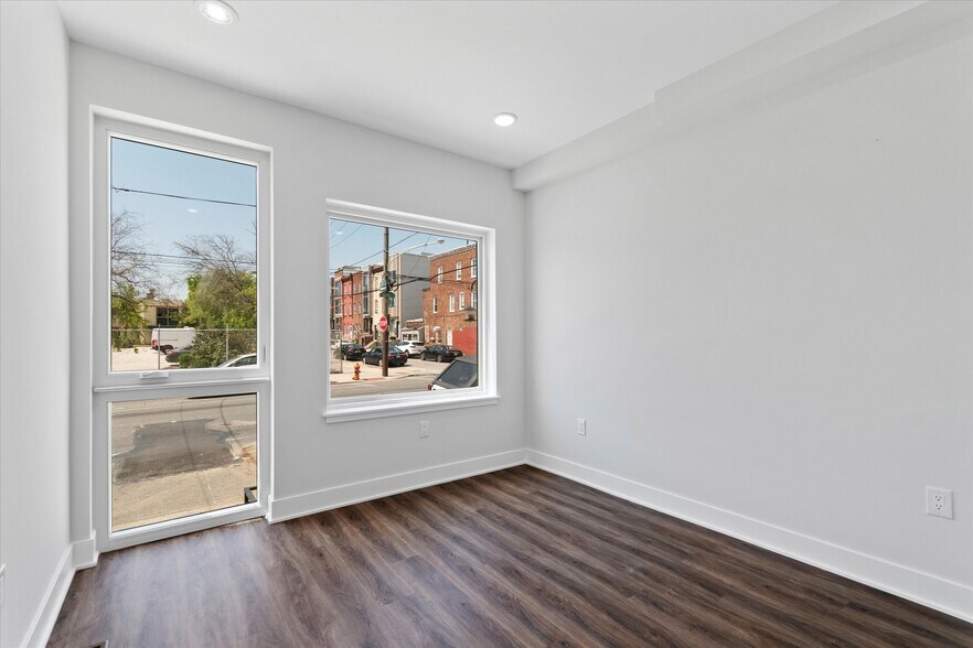 Building Photo - 321 W Berks St