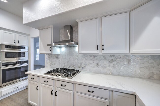 Building Photo - Beautiful 4BR / 3BA Corner-Lot Home with Designer Finishes