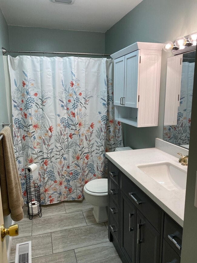 Building Photo - 313 St George Dr