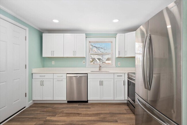 Building Photo - 322 Bayshore Dr