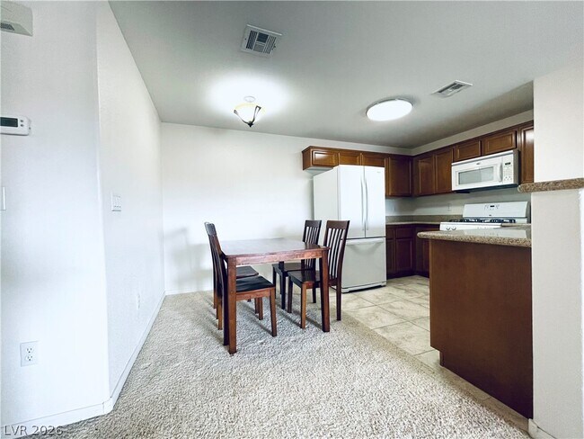 Building Photo - 7701 W Robindale Rd