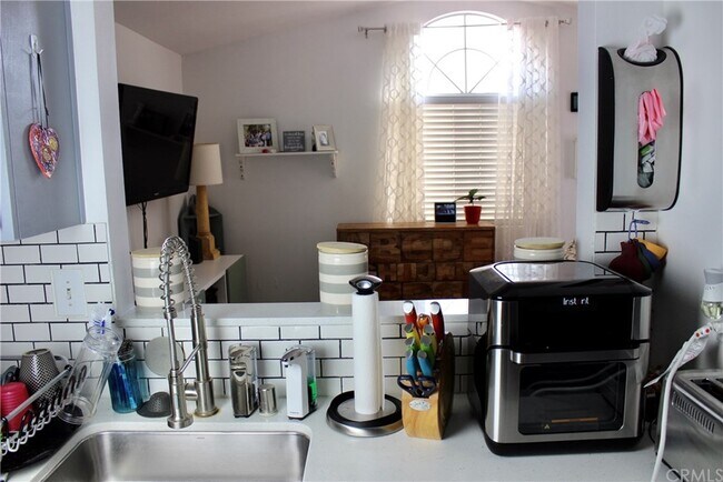 Building Photo - 18 Via Terrano