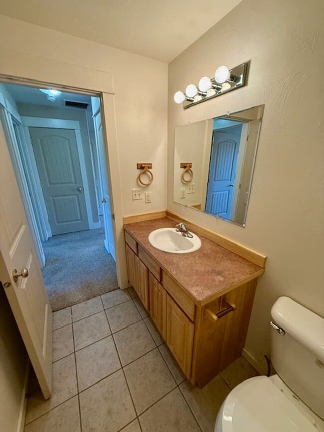 Building Photo - 2 Bedroom 1 Bathroom Apartment  NEW PRICE UPDATE