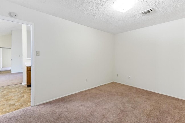 Building Photo - 5212 Beaverbrook Dr