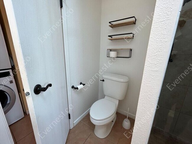 Building Photo - 1385 Antelope Dr