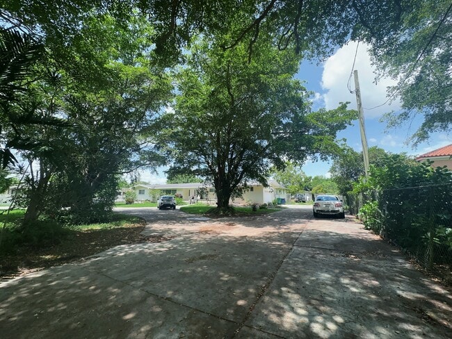 nearly 40000 square feets yard - 6700 SW 97th Ave