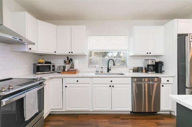 Building Photo - 1612 Berkshire Dr