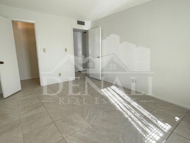 Building Photo - 4746 W Aster Dr