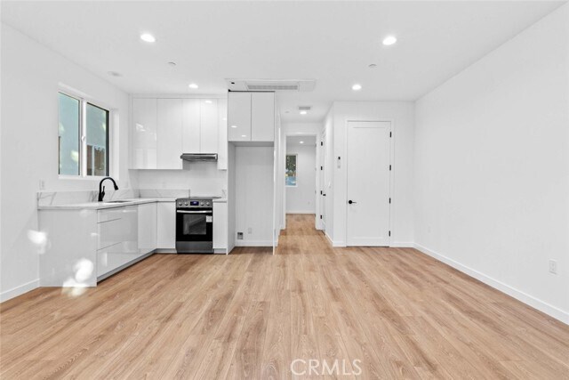 Building Photo - 6844 Cedros Ave