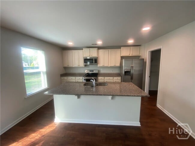 Building Photo - 654 Hogan Dr