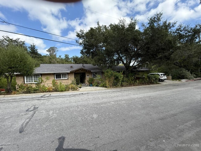 Building Photo - 150 Tiptoe Ln