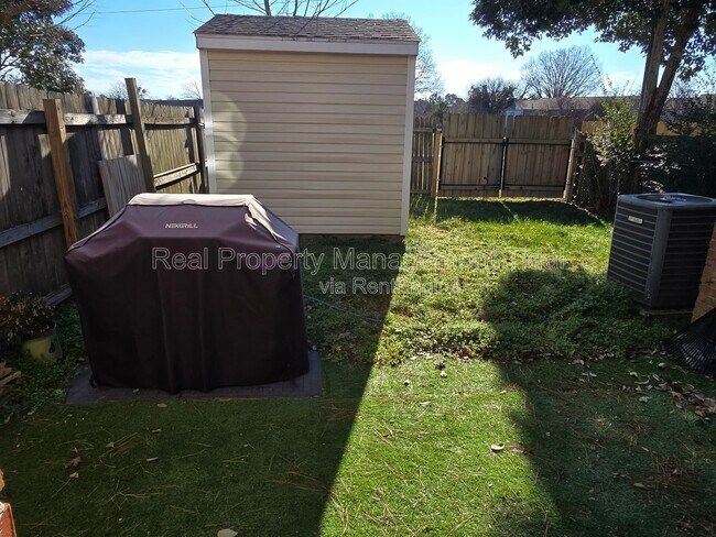 Building Photo - 1072 Level Green Blvd