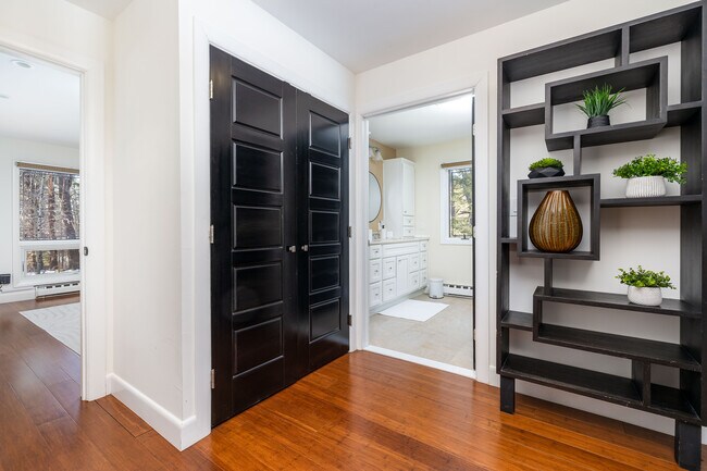 Building Photo - 9 Belshyre Ct