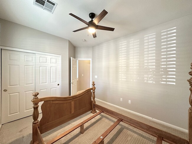 Building Photo - Glenhaven At Southern Highlands