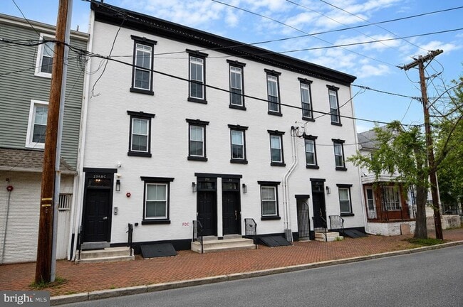 Building Photo - 23 E Union St