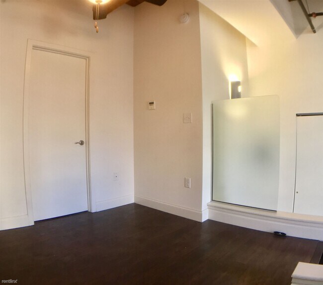 Primary Photo - 344 N Charles St
