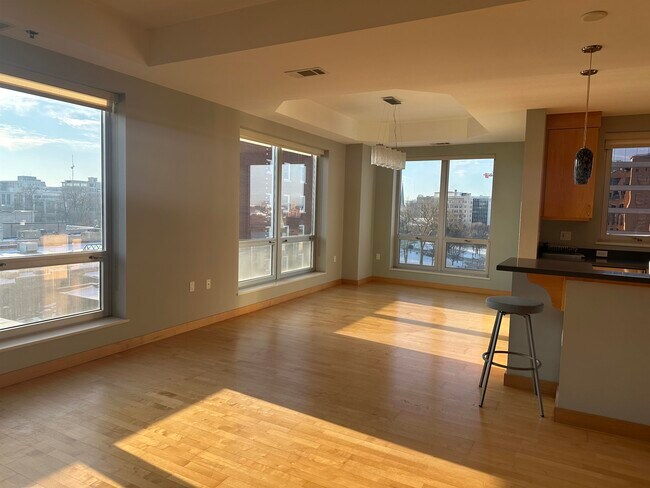 Building Photo - 125 N Hamilton St