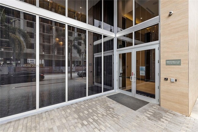 Building Photo - 1010 SW 2nd Ave