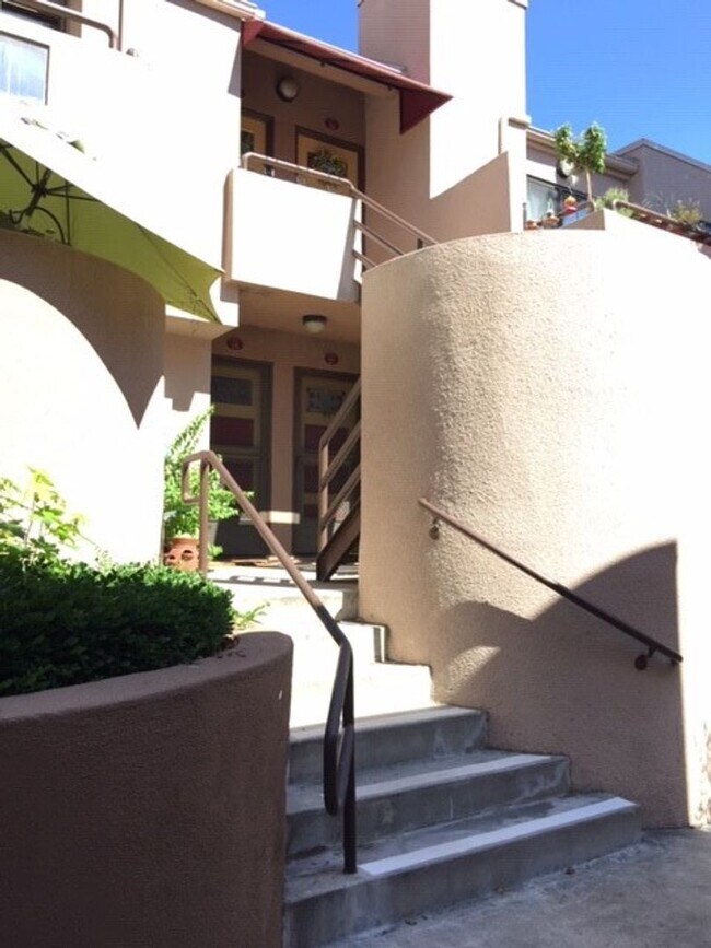 Building Photo - 25761 Le Parc