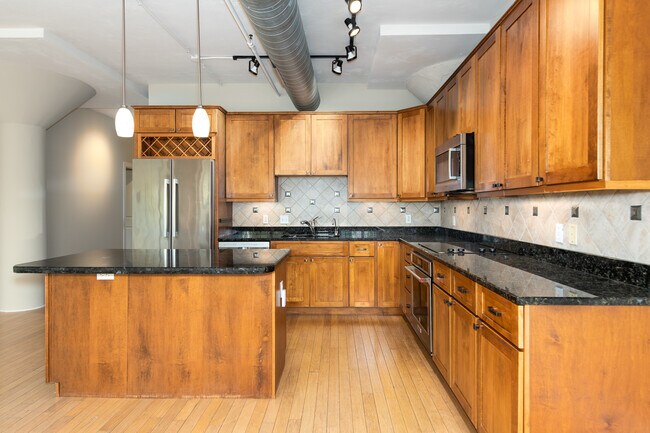 Building Photo - 4901 Washington Ave