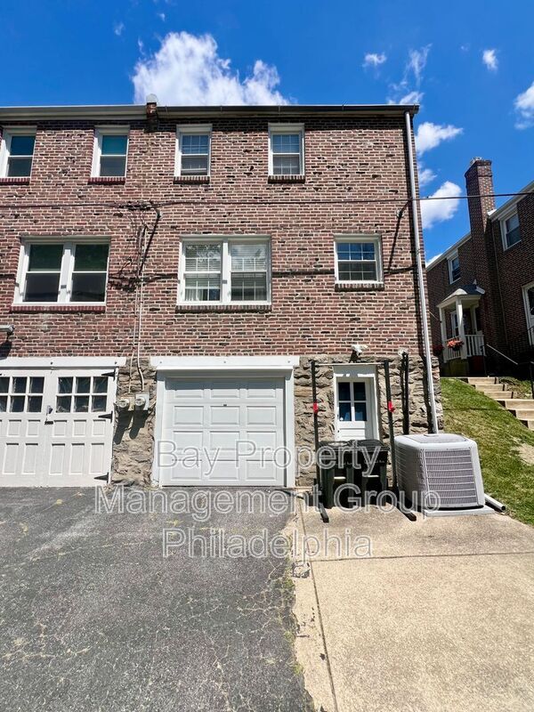 Building Photo - 4818 Woodland Ave