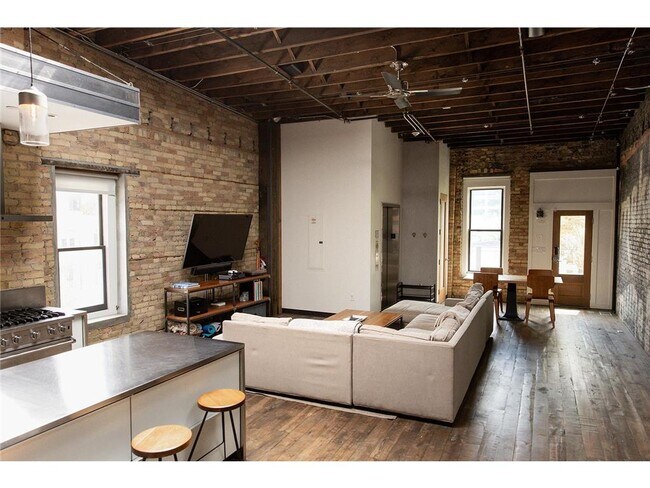 Building Photo - 211 N Washington Ave