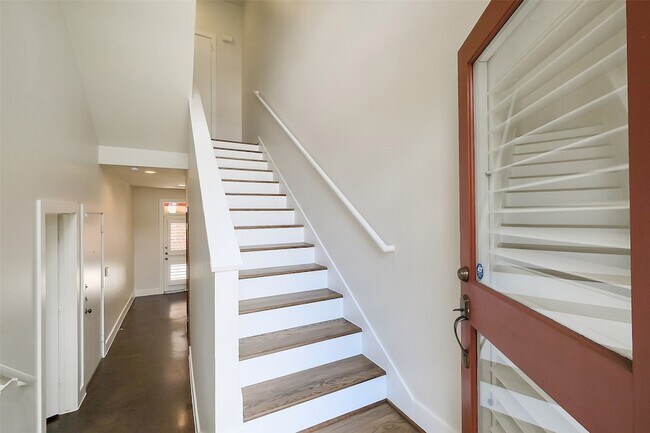 Building Photo - 2437 South Blvd