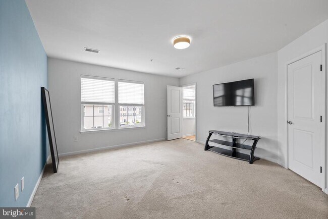 Building Photo - 110 Topaz Dr