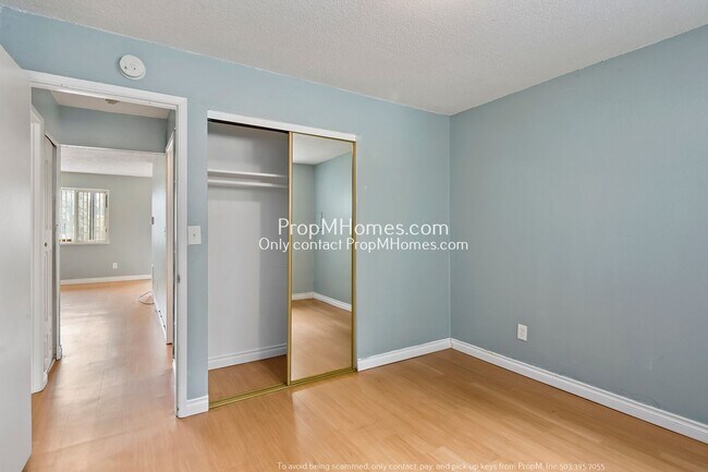 Building Photo - Well-Located Tigard Apartment – Cozy, Clea...