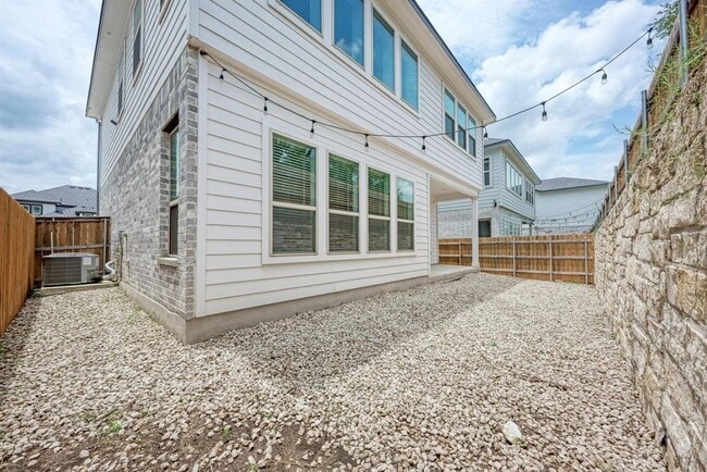 Building Photo - 12811 Stanford Dr