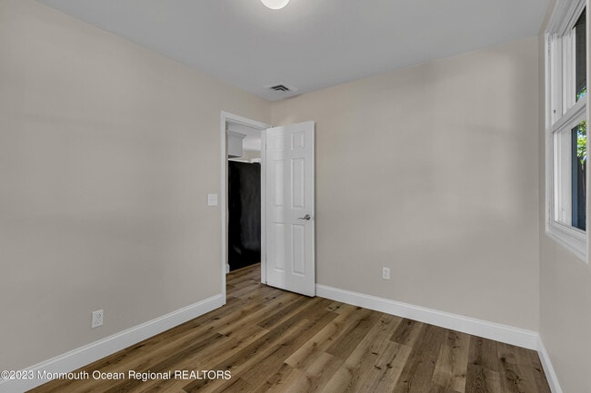 Building Photo - 218 Falcon Dr