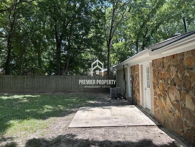 Building Photo - 6570 Ridgewood Rd