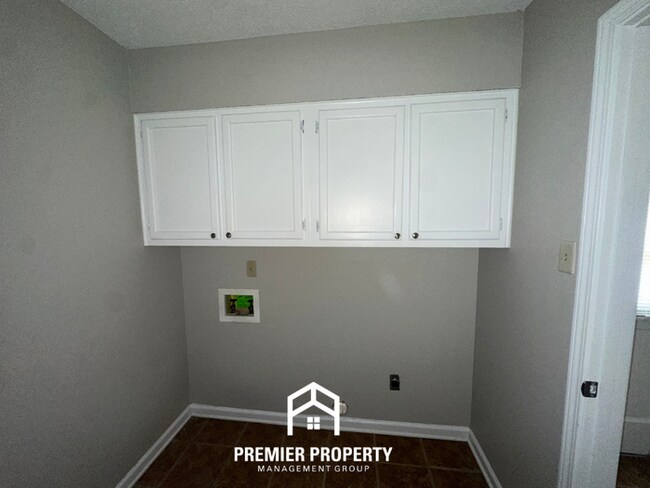 Building Photo - 968 Boones Hollow Dr