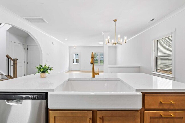 Building Photo - Experience Modern Comfort: Spacious 4-Bedr...