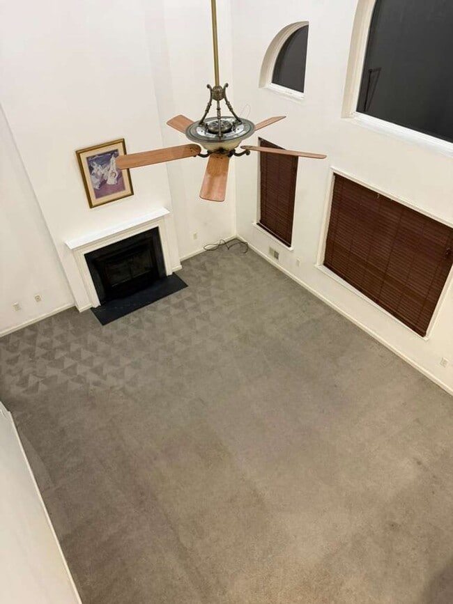 Building Photo - Stunning Home with Private Pool in Manchester