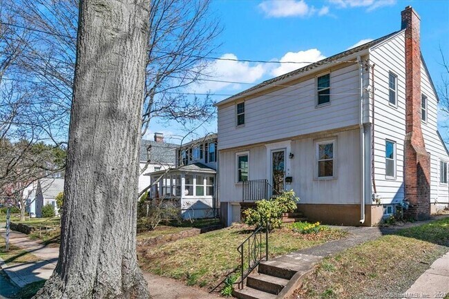 Building Photo - 21 Lilac Ave